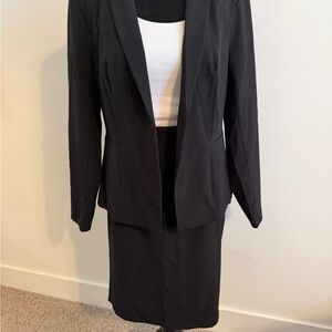Venus Black Blazer and Skirt Set Size 14